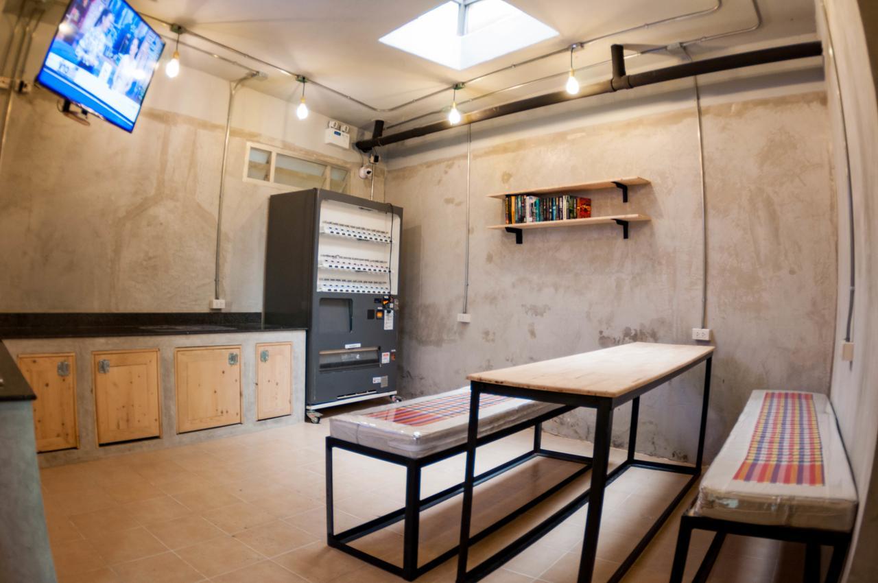 A'Stel Bangrak (Adults Only) Pansiyon Bangkok Dış mekan fotoğraf
